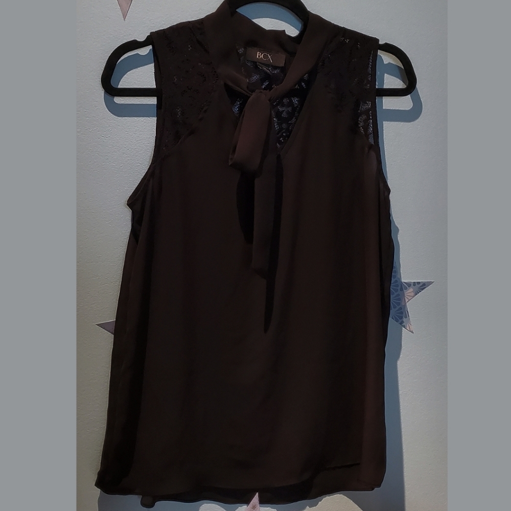 LACY Sleeveless Blouse